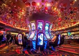 Hood vs Wolf slot di platform byon88 menampilkan tema hutan dengan simbol bertema perburuan